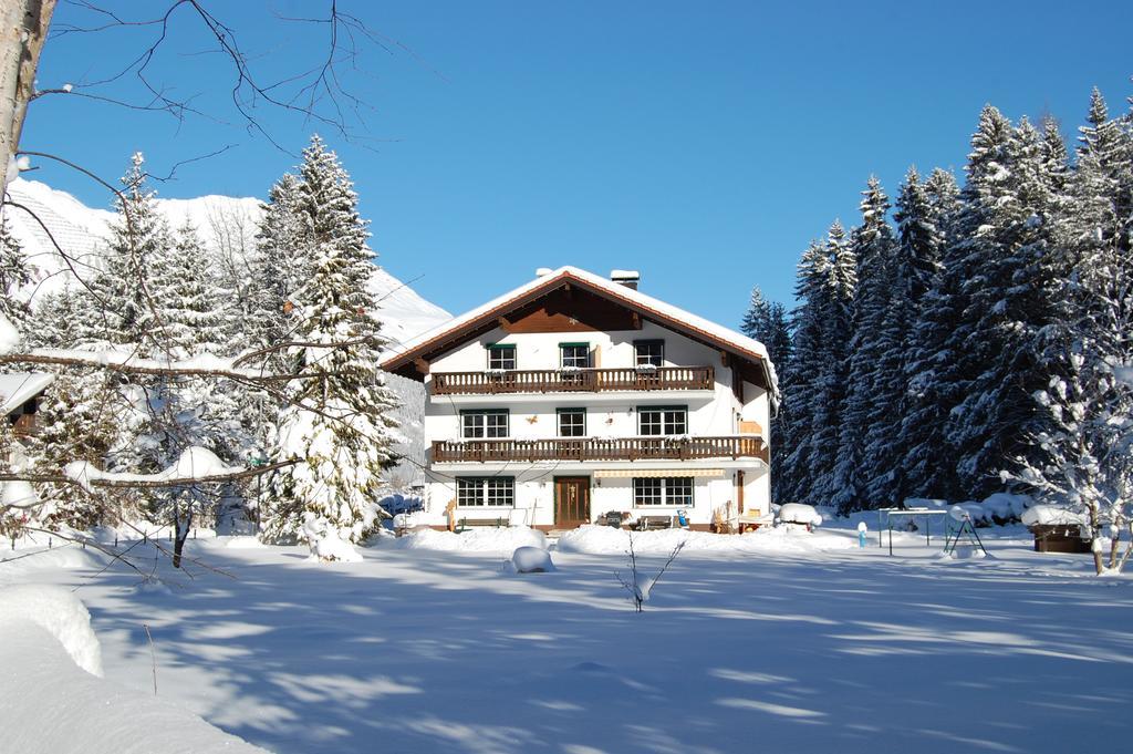 Ferienwohnung Haus Waldrast Elbigenalp Exterior foto