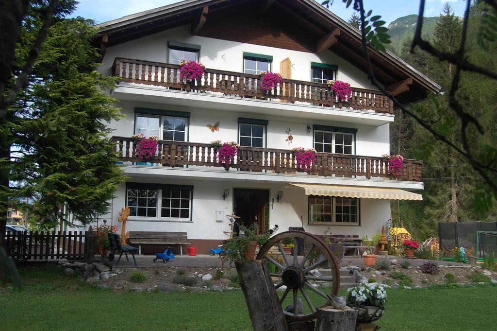 Ferienwohnung Haus Waldrast Elbigenalp Exterior foto